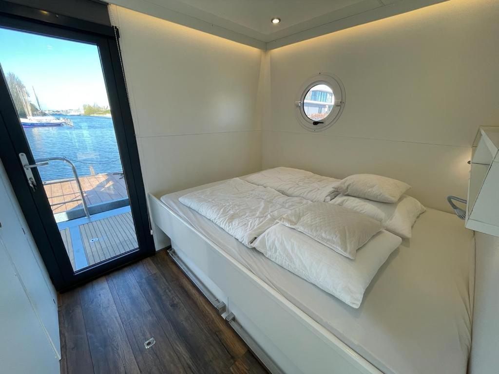 Houseboat Kamperland Hotel Exterior photo