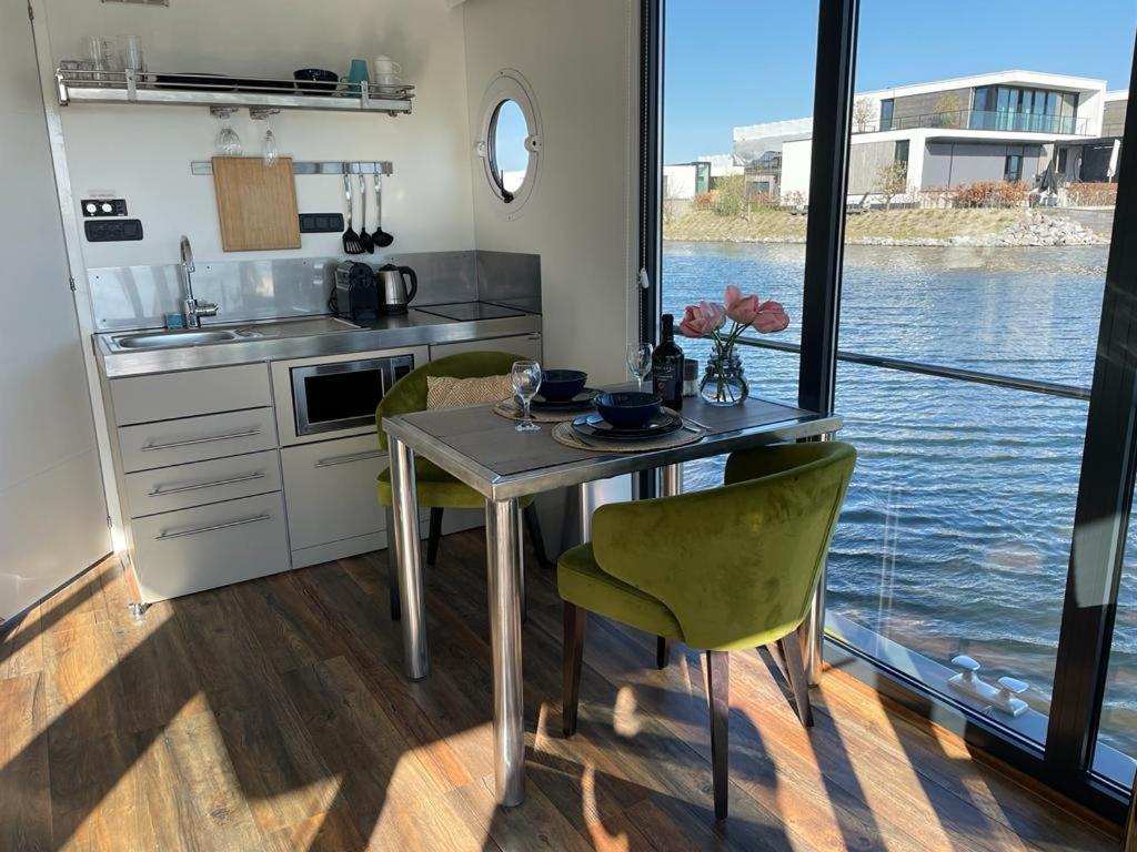 Houseboat Kamperland Hotel Exterior photo