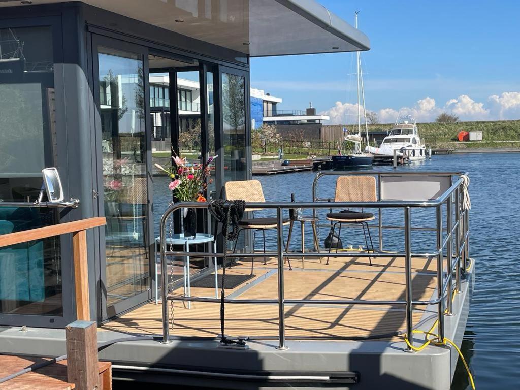 Houseboat Kamperland Hotel Exterior photo