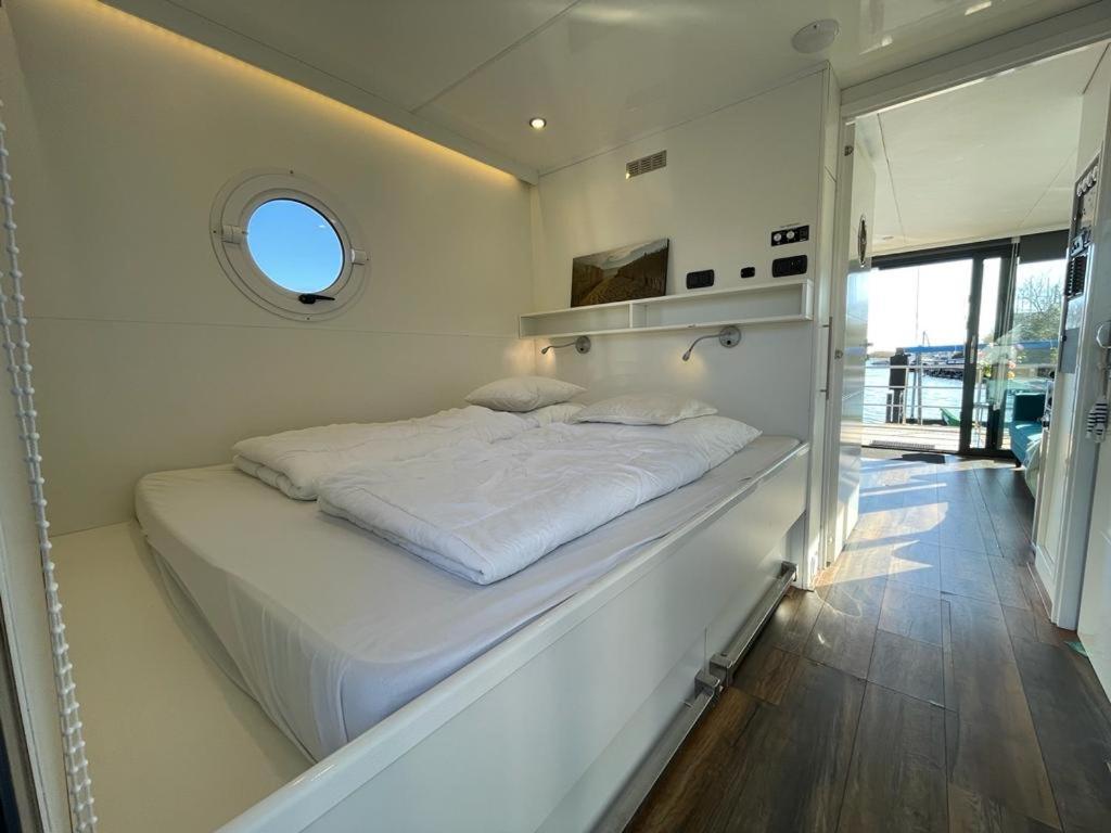 Houseboat Kamperland Hotel Exterior photo